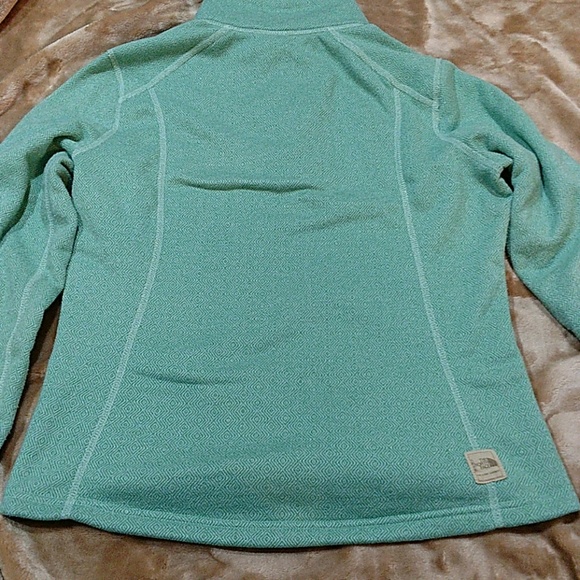 Northface pull over - Picture 2 of 3